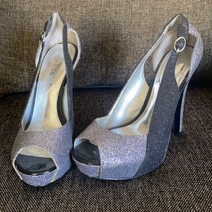 GUESS Women’s Size 8 Heels - Black/Silver Sparkle